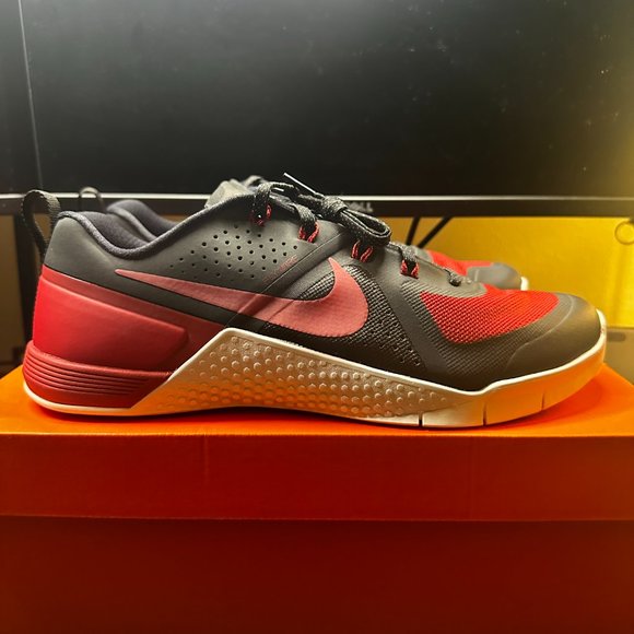 nike metcon red and black